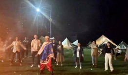 白鹿原烟花爆料视频,震撼视频曝光，传统民俗魅力再现